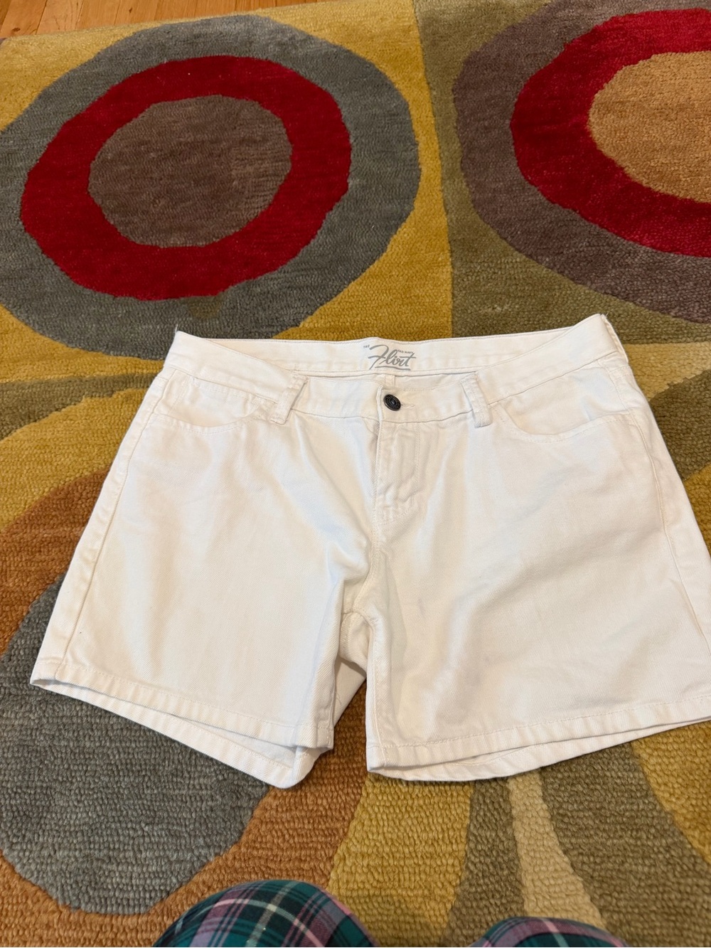 Old Navy The Flirt White Denim Jean Shorts Low Rise 100% Cotton Women’s Size 6